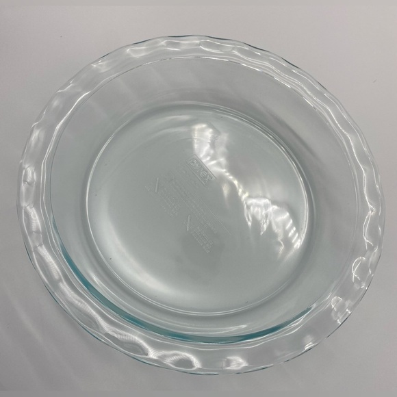 Pyrex Blue Tint Scalloped Pie Plate 24cm - Picture 8 of 10